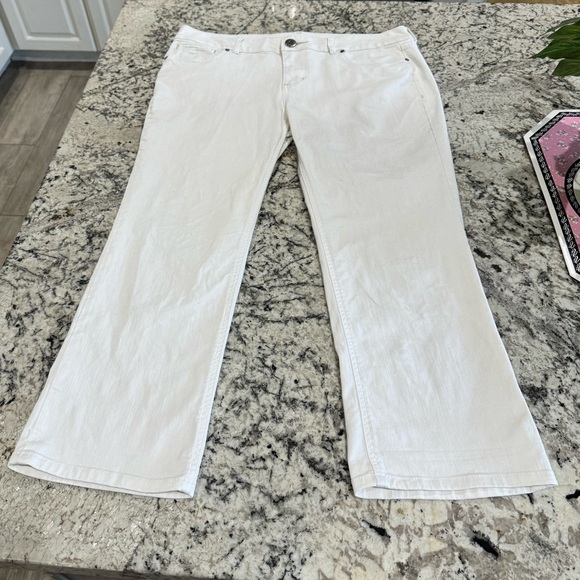 Elle Women’s Size 16 White Denim Mid Rise Cropped Pants Capris Jeans - Picture 3 of 11